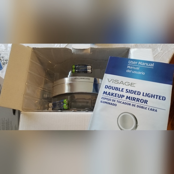 ๐ธ2 for $10๐ธ Lighted makeup mirror, ring light, brand new - Picture 10 of 12